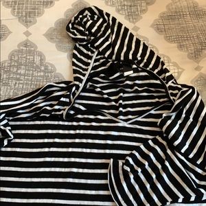 Striped hooded quarter length pullover